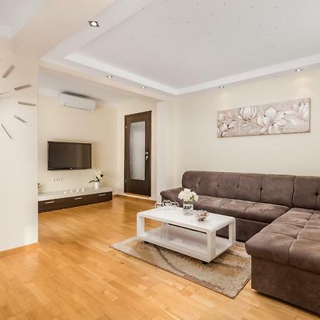 Apartman Javor Apartamento Otočac Exterior foto