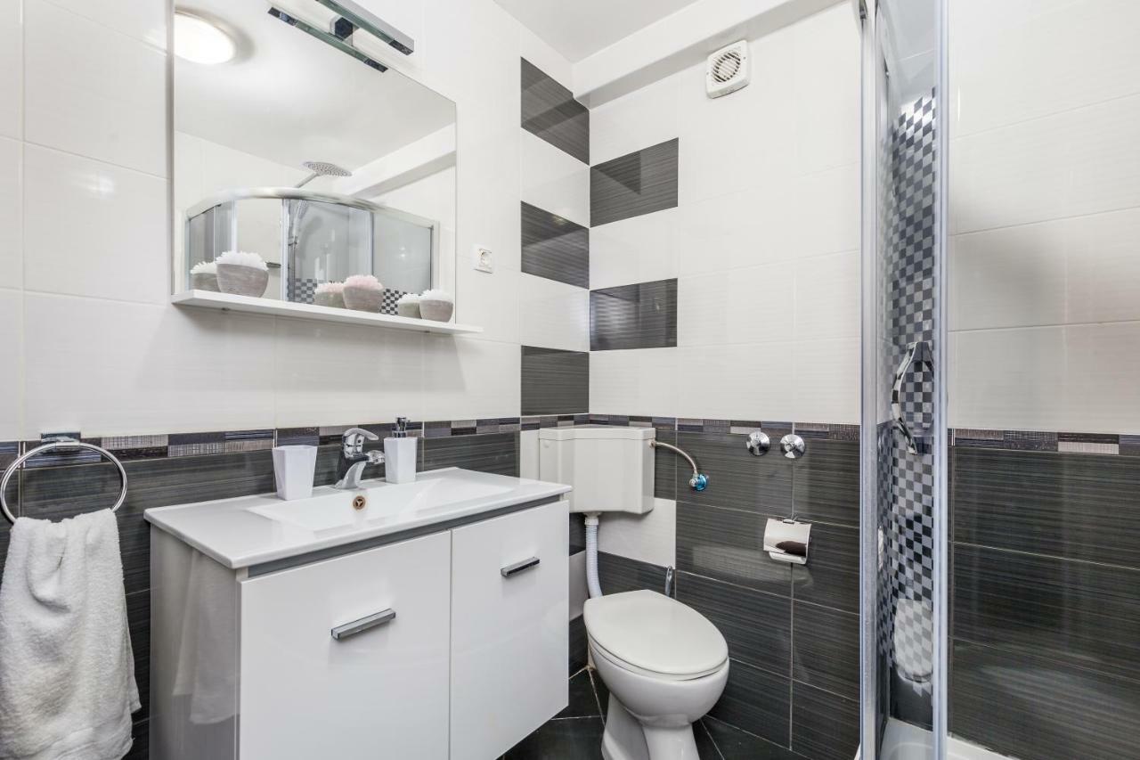 Apartman Javor Apartamento Otočac Exterior foto