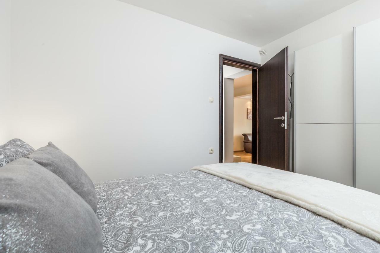 Apartman Javor Apartamento Otočac Exterior foto
