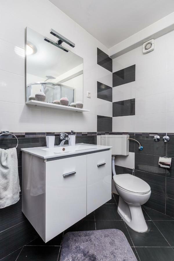 Apartman Javor Apartamento Otočac Exterior foto